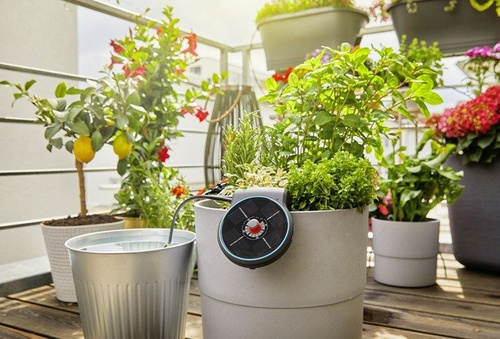 AquaBloom 13300-20 Gardena system nawadniania roślin zasilany energią słoneczną