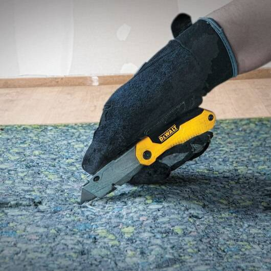 Nóż składany z ostrzem chowanym DeWalt DWHT10035-0