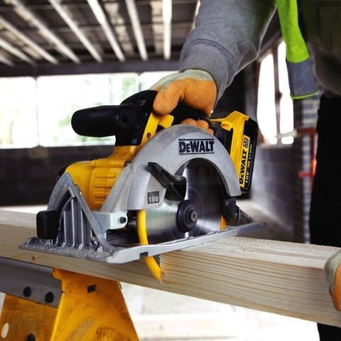 Pilarka tarczowa DeWalt DCS391M2