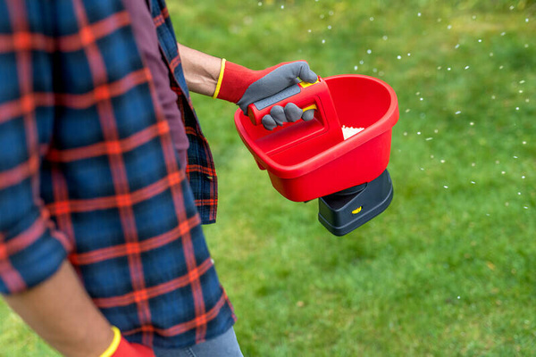 Siewnik na baterie Wolf Garten WE-B