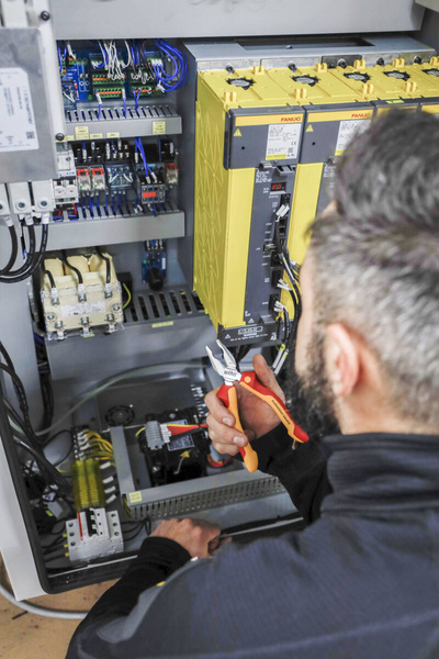 Szczypce uniwersalne Professional electric Wiha 27418