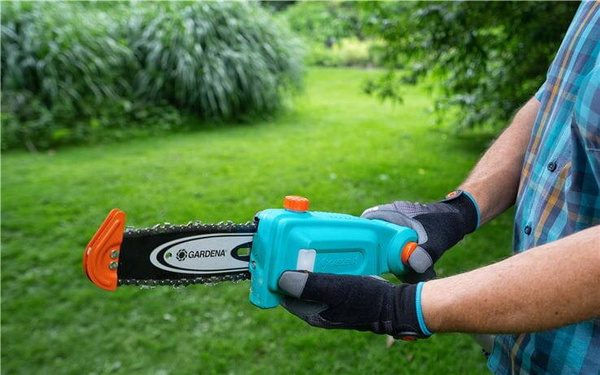 Akumulatorowa pilarka łańcuchowa z trzonkiem teleskopowym Gardena TCS 20/18V P4A 14770-20