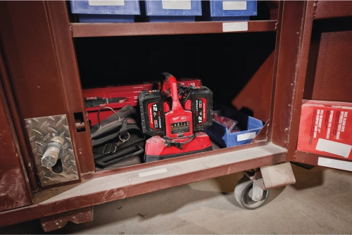 Szybka, wieloportowa ładowarka Milwaukee M18 PC6