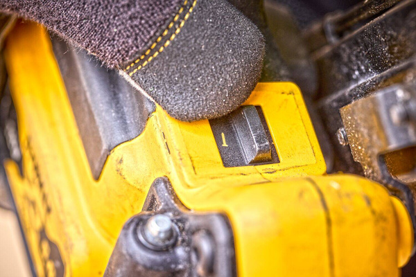 Gwoździarka Dewalt DCN930P2