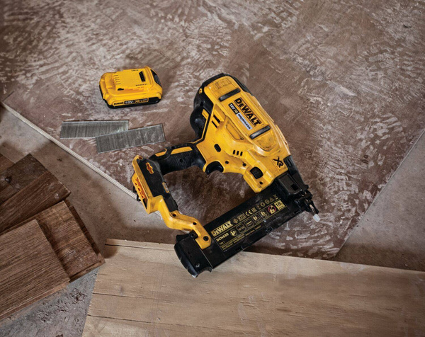 Gwoździarka Dewalt DCN680NT