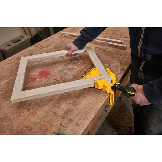 Ścisk kątowy narożny DeWALT DWHT83853-0