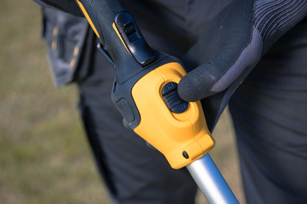 Podkaszarka Dewalt DCM561P1S