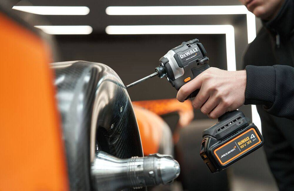 Zestaw elektronarzędzi Dewalt DCK200MP2T