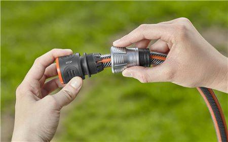 Szybkozłącze ze stopem Premium 13 mm (1/2") – 15 mm (5/8") OGS GARDENA 18253-20