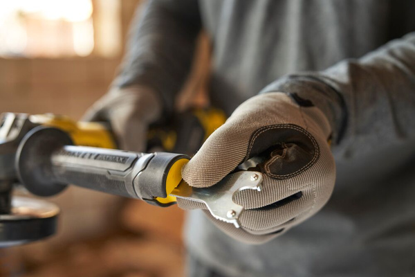 Szlifierka kątowa Stanley Fatmax SFMCG710B