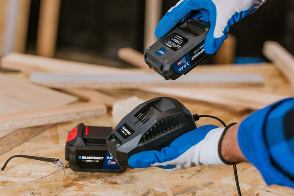 Szybka ładowarka Blaupunkt 18V 2,4A BP1824