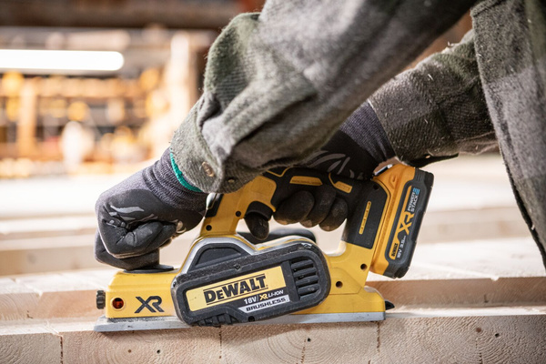 Strug Dewalt DCP580P2