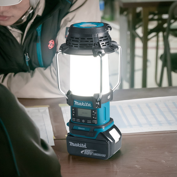 Lampa turystyczna z radiem Makita DMR056