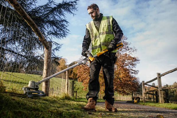 Podkaszarka DeWalt DCMST561N