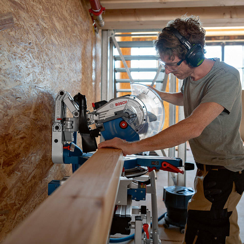 Ukośnica Bosch GCM 18V-305 GDC + 2x12.0Ah + ładowarka