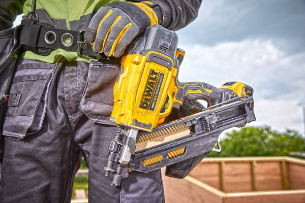 Gwoździarka Dewalt DCN930P1