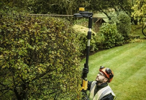 Nożyce do żywopłotu Dewalt DCMPH566N