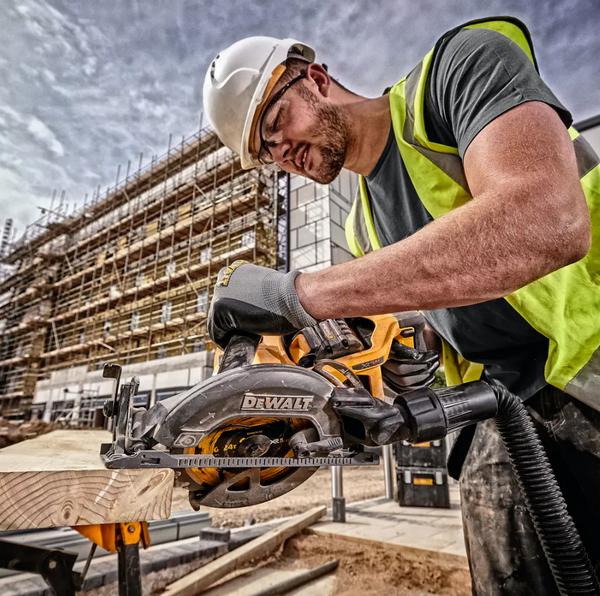 Pilarka tarczowa Dewalt DCS572NT