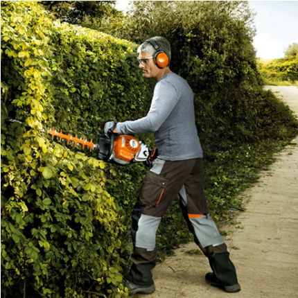 Nożyce do żywopłotu spalinowe Stihl HS 82 R o dużej sile cięcia