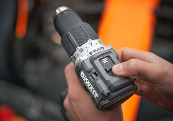 Zestaw elektronarzędzi Dewalt DCK200MP2T