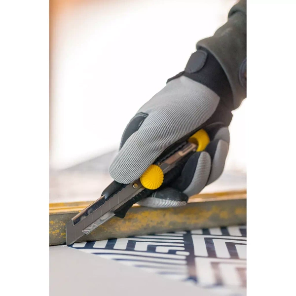 Nożyk z ostrzem łamanym 18 mm MPO Dynagrip Stanley 1-10-418