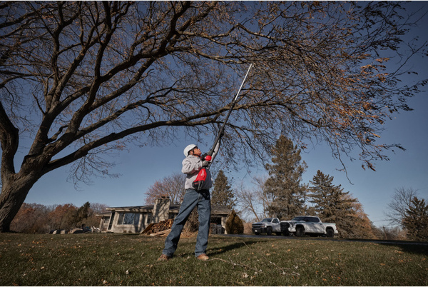 Sekator teleskopowy do gałęzi Milwaukee M18 BLTS-551