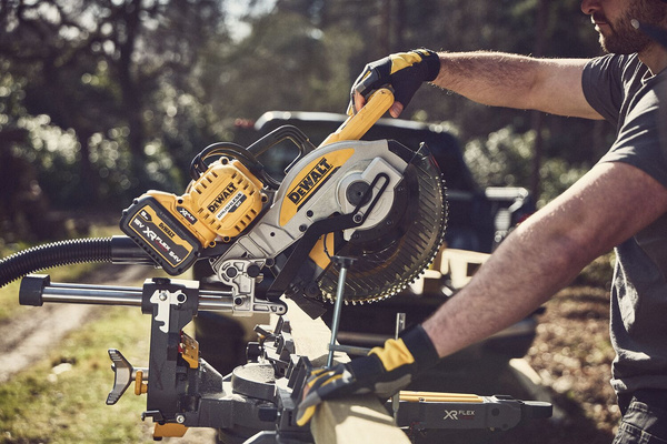 Ukośnica Dewalt DCS727N