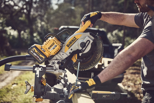 Ukośnica Dewalt DCS727T2