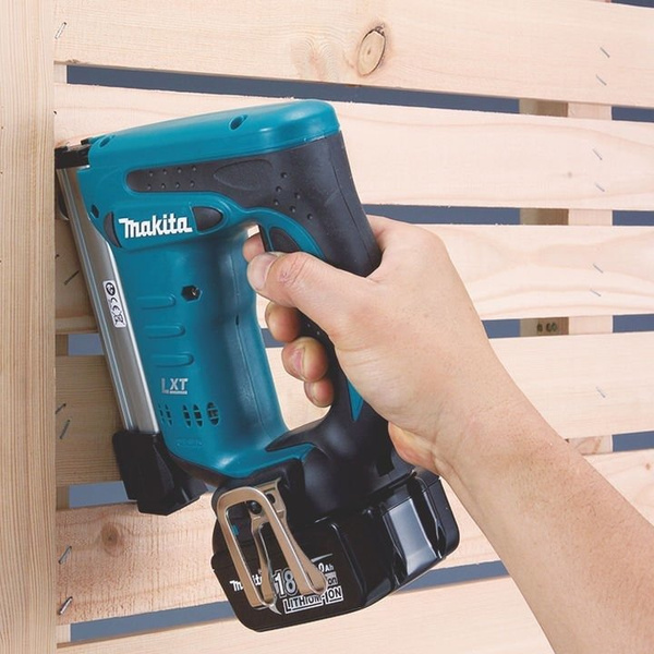 Zszywacz Makita DST221RFJ