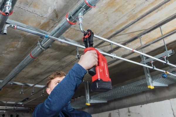 Zaciskarka akumulatorowa Rothenberger Compact III z zestawem zasilającym i zestawem szczęk 1000004274