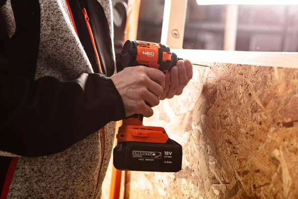 Zakrętarka udarowa Neo Tools 04-612