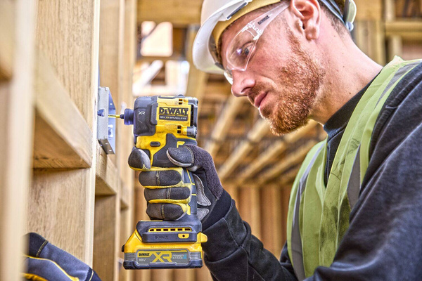 Zakrętarka udarowa Dewalt DCF870N