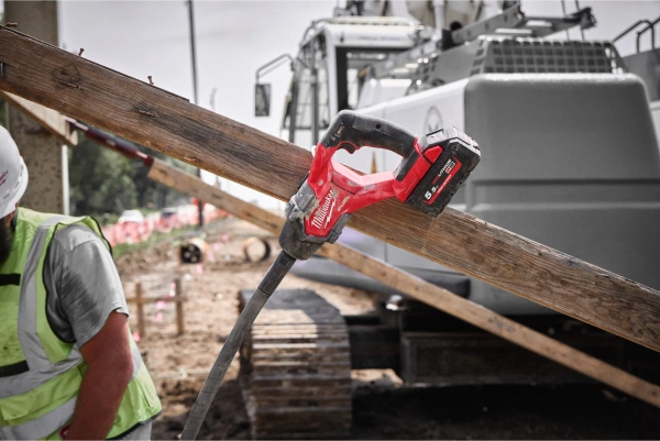 Wibrator do betonu Milwaukee M18 FCVN12-0