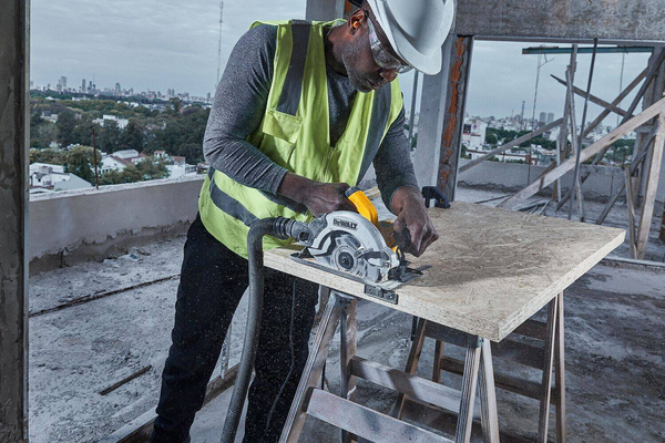 Pilarka tarczowa Dewalt DWE5615