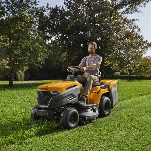 Kosiarka traktorek Stiga Estate 384