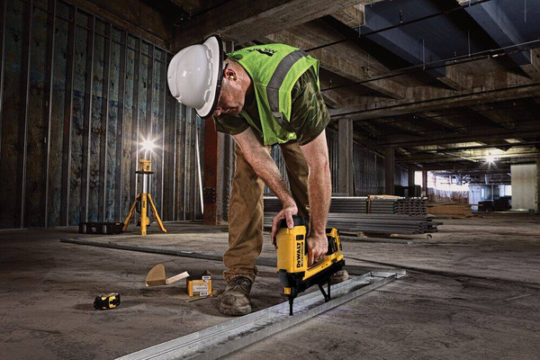 Gwoździarka akumulatorowa na gaz Dewalt DGN845N-XJ