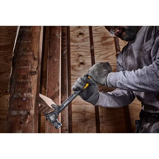 Młotek stalowy DeWALT DWHT51008-0 o masie główki 567g