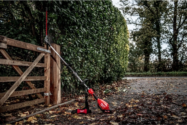 Nożyce do żywopłotu Milwaukee M18 FOPH-HTA przystawka QUIK-LOK