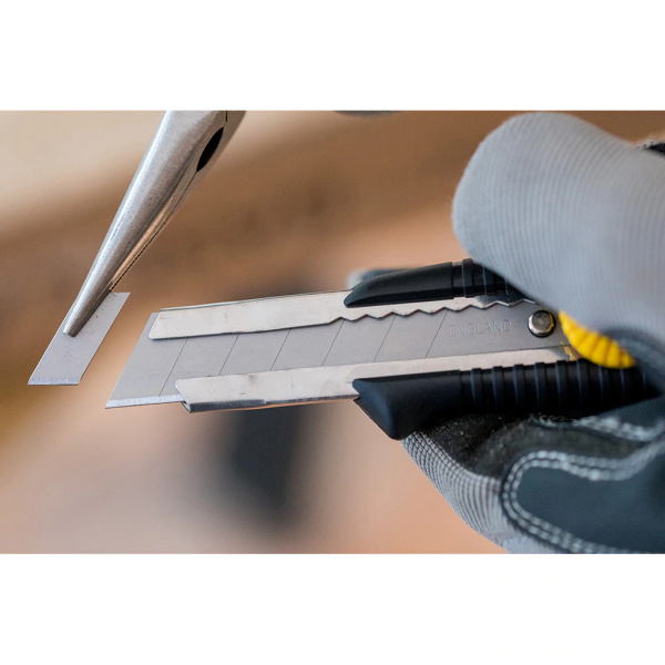 Nóż Dynagrip z łamanym ostrzem Stanley 0-10-418