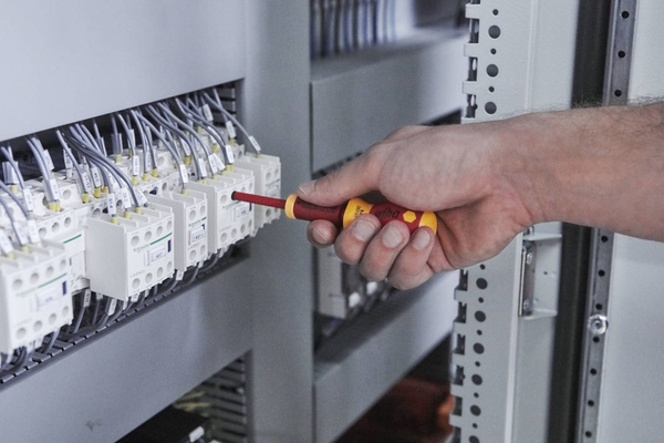 Wkrętak z uchwytem na bity zestaw slimVario® electric Wiha 41230