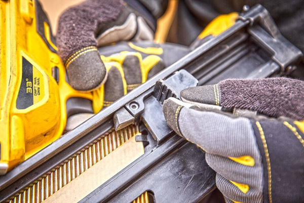 Gwoździarka Dewalt DCN930N