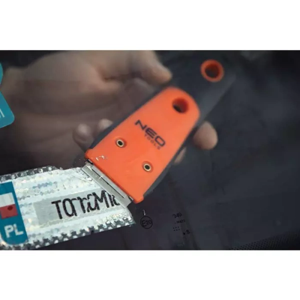 Skrobak z zestawem 5 szt. ostrzy NEO Tools 63-019