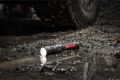 Latarka akumulatorowa z regulacją wiązki Milwaukee L4 TMLED-301