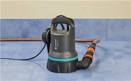 Pompa zanurzeniowa do czystej wody 9000 GARDENA 09030-20