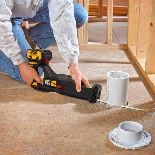 Pilarka szablasta CAT DX52B