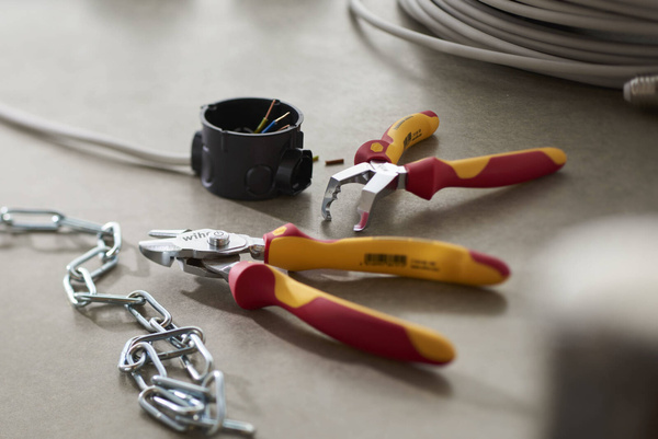 Szczypce boczne BiCut® Professional z DynamicJoint® Wiha 38984