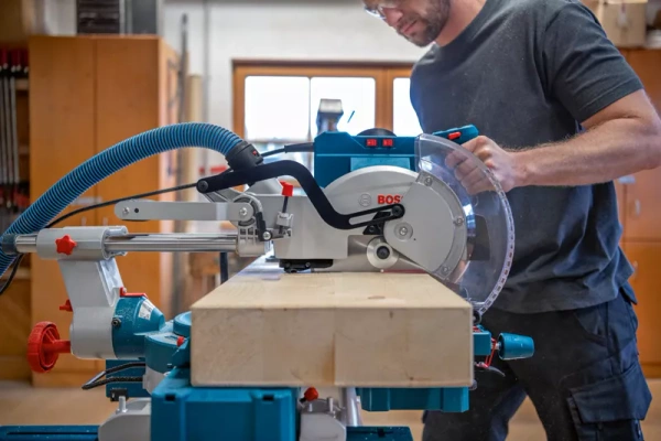 Ukośnica Bosch GCM 305-254 D 0601B49100