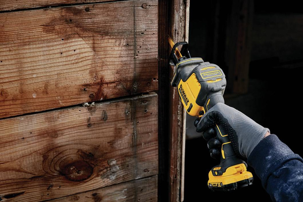 Pilarka szablasta Dewalt DCS312D2