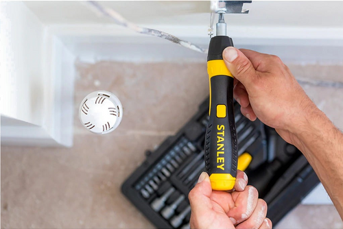 Wkrętak Multi-Bit z grzechotką i 36-cioma wymiennymi końcówkami Stanley 0-63-038