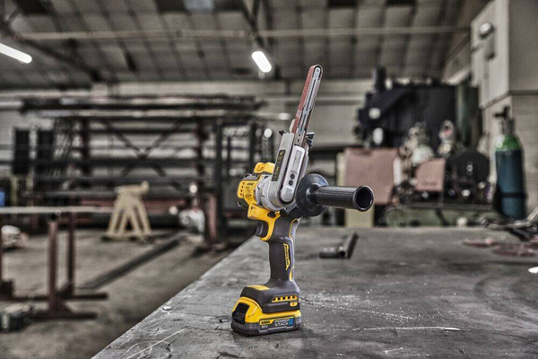 Pilnik taśmowy Dewalt DCM200N